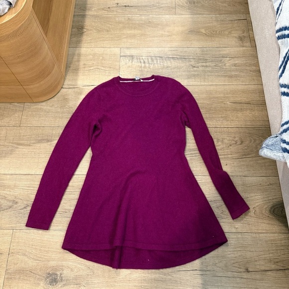 Isaac Mizrahi Small 100% Cashmere Plum Long Sleeve Sweater - Picture 1 of 4